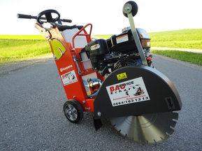 Asphaltschneider von Bauservice Erhart